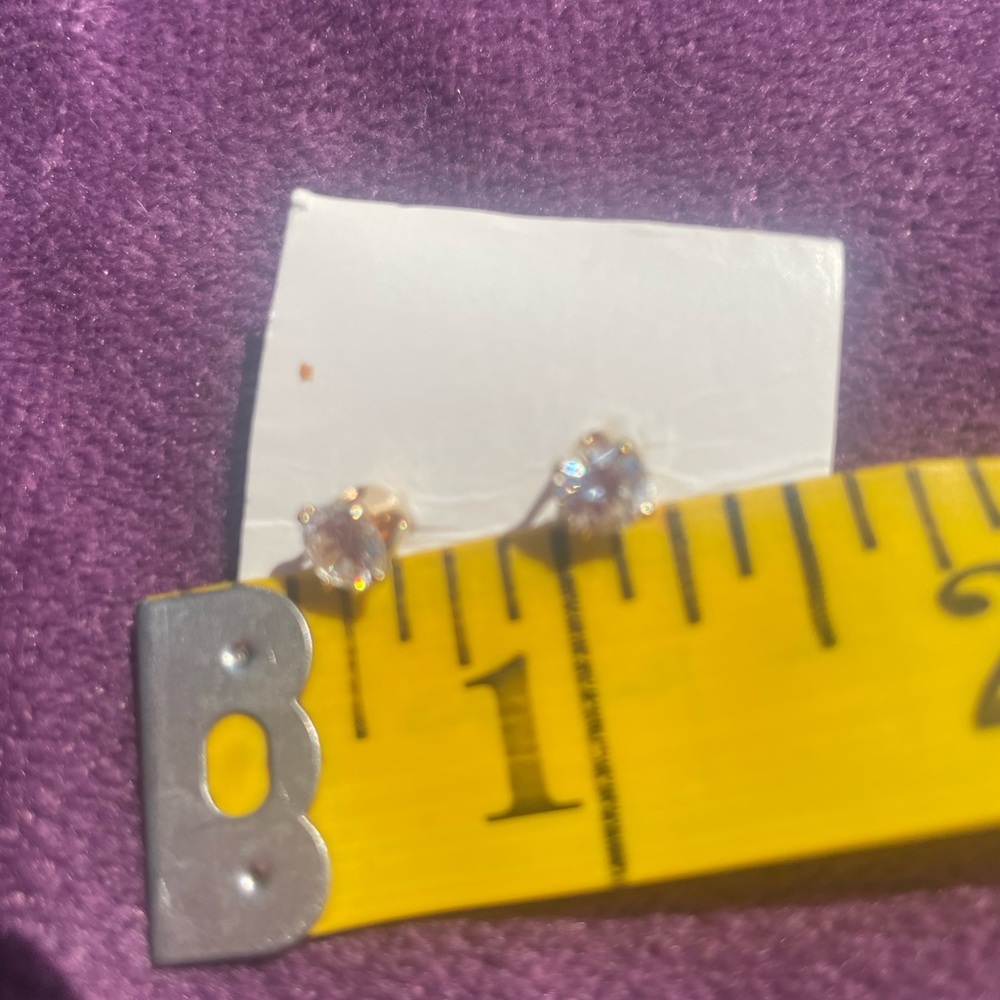 Lab simulated diamond earring - Picture 4 of 11